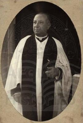 António Ferreira Fiandor com veste litúrgica